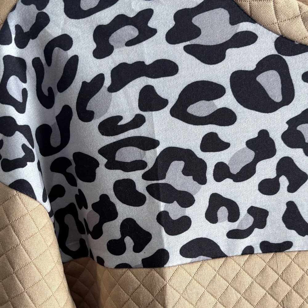 Leopard Print Quilted Pullover - Picture 2 of 4